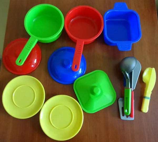 Toy kitchen play set