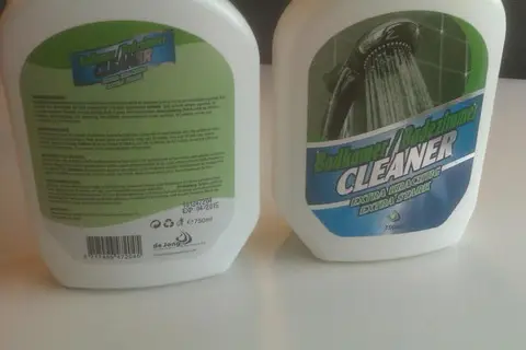 Чистящее средство «Badkamer cleaner extra krachtig»