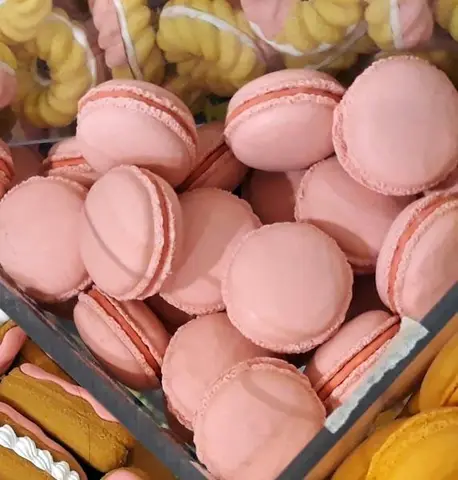 Eraser shaped like a pink macaroon