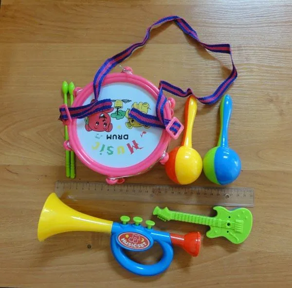 Toy musical instrument set