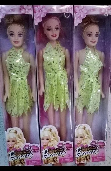 Пластиковая кукла