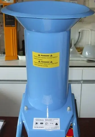 Fruit crusher