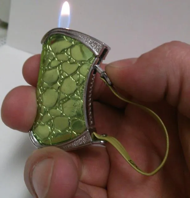 Сувенирная зажигалка