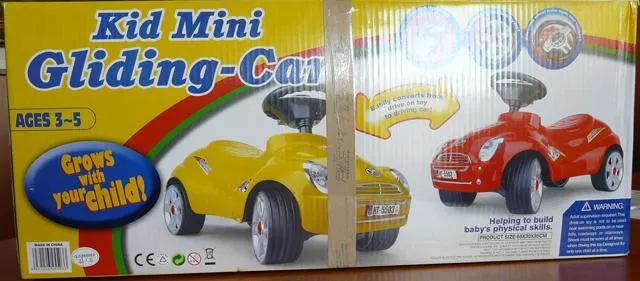 Игрушечная машинка