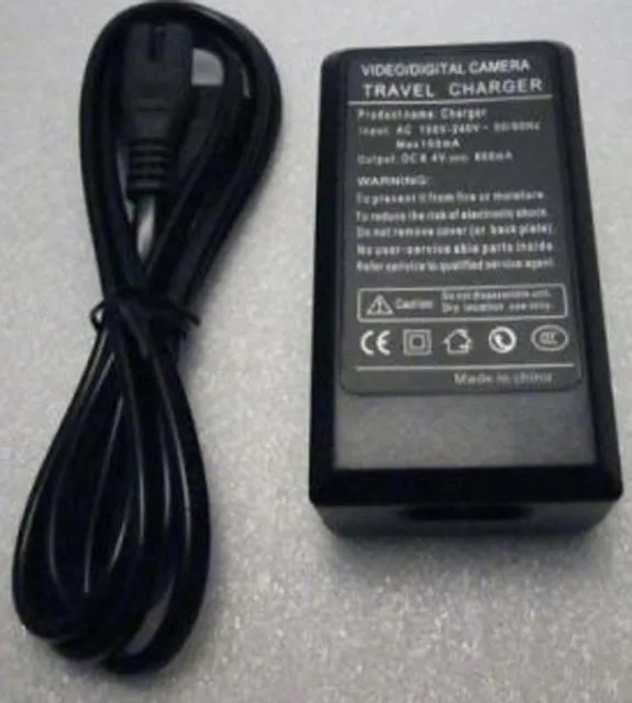 LED camera light supplied with a battery charger