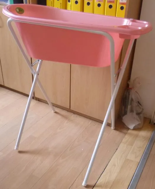Baby bathtub with a stand
