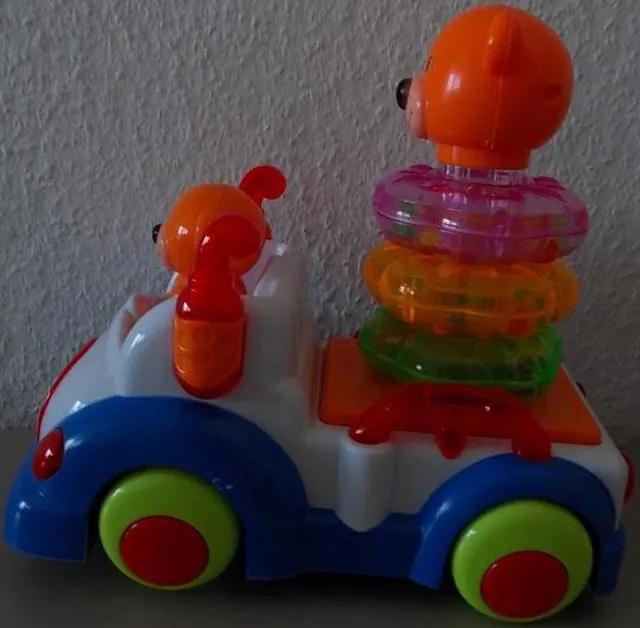 Игрушечная машинка