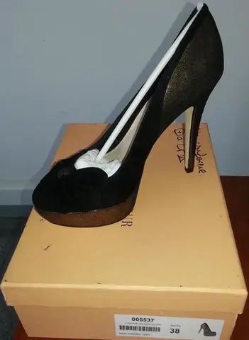 Ladies' shoes