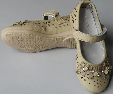 Girls' shoes