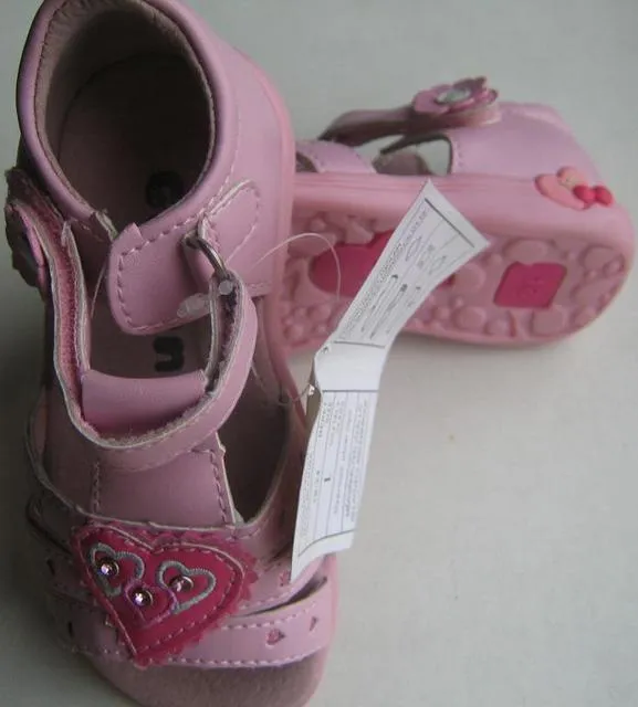 Girls' sandals