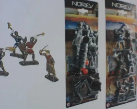 Set of plastic knights and canons